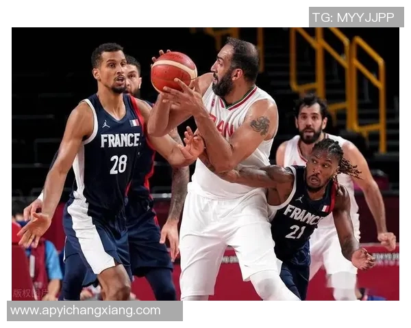 赛后分析：上海篮球队与北京篮球队的默契配合与战术对抗探讨