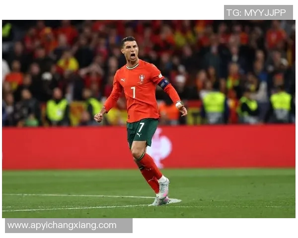 足球明星C罗在赛场上的精彩表现与传奇时刻回顾 足球明星C罗在赛场上的精彩表现与传奇时刻回顾