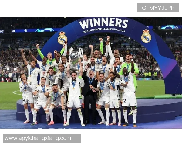 足球明星身高一米九的传奇故事与赛场风采解析 足球明星身高一米九的传奇故事与赛场风采解析