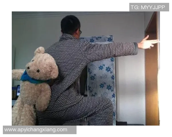 路人恶搞足球明星视频引发热议网友纷纷模仿创意无限欢乐不断 路人恶搞足球明星视频引发热议网友纷纷模仿创意无限欢乐不断