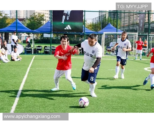 南京足球盛宴足球明星齐聚绿茵场展现风采与激情 南京足球盛宴足球明星齐聚绿茵场展现风采与激情